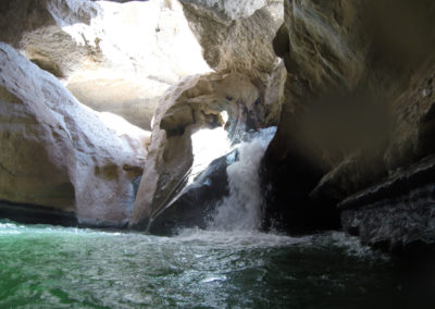 oman-highlight-wadi-shab-schwimmen-wasserfall